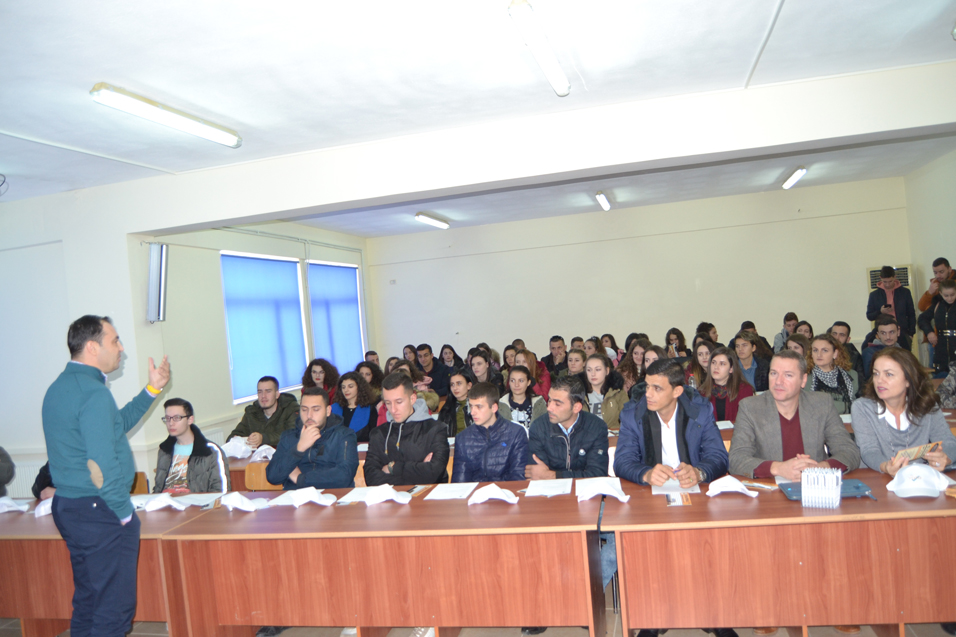 KQZ sesione edukimi me studentë dhe maturantë në Gjirokastër.